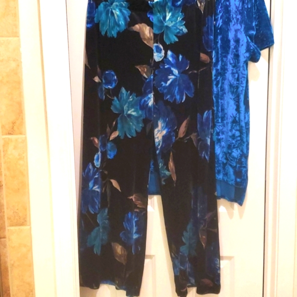 NWOT Mod X floral print stretch velvet black pants - Picture 3 of 8